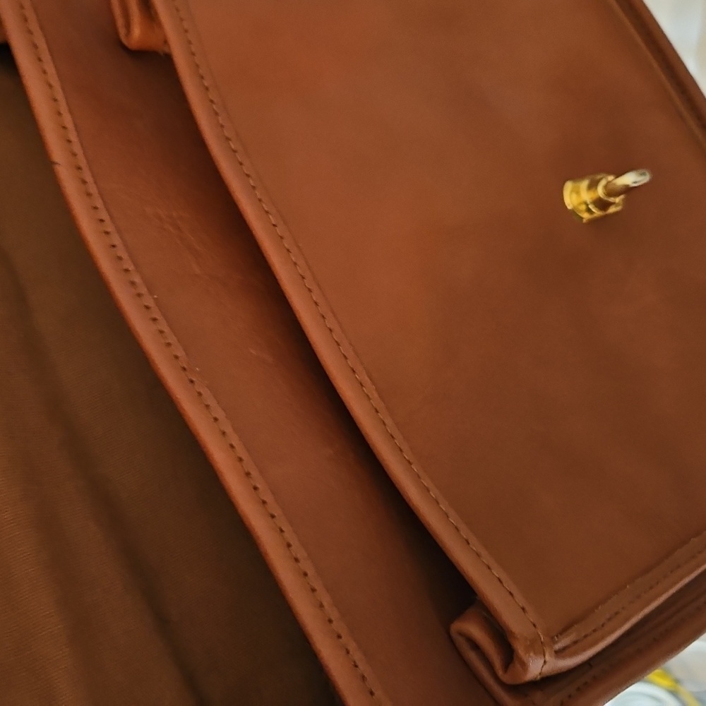 Georgetown Leather Design Bag - Picture 6 of 15
